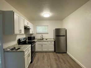 Beautiful Renovations One and Two Bedrooms Located in the Heart of Tempe! in Tempe, AZ - Foto de edificio - Interior Photo