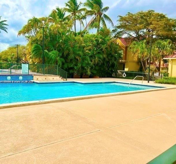 18320 NW 68th Ave in Hialeah, FL - Building Photo - Building Photo