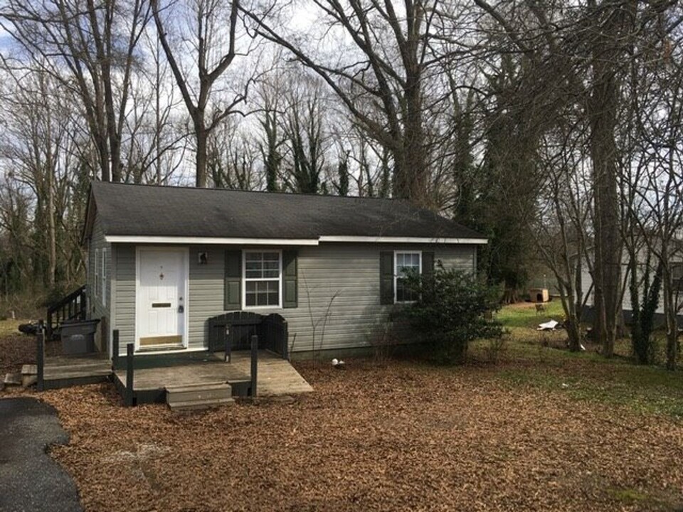 102 E Farmview St in Gastonia, NC - Building Photo