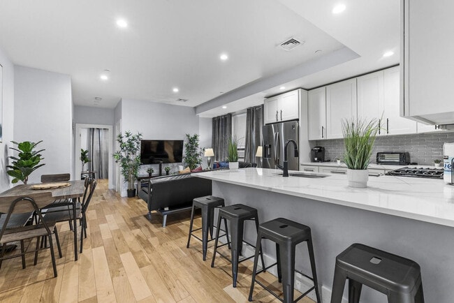 1011 Bennington St in Boston, MA - Building Photo - Building Photo