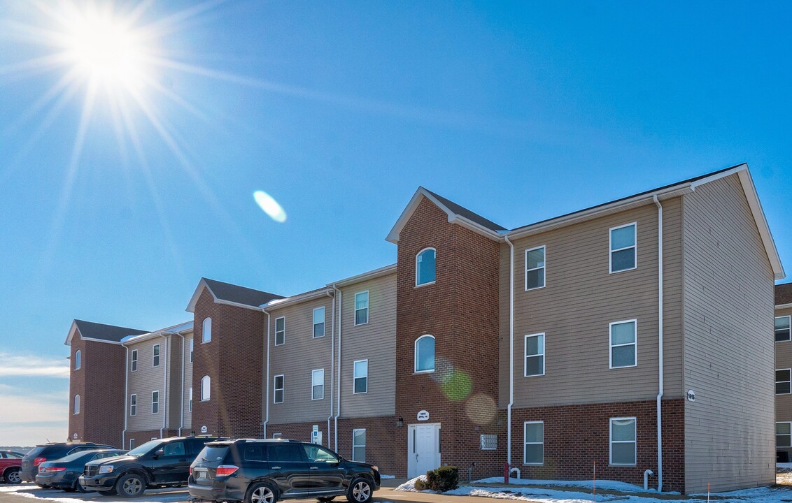 Radford Place Apartments in Dubuque, IA - Building Photo