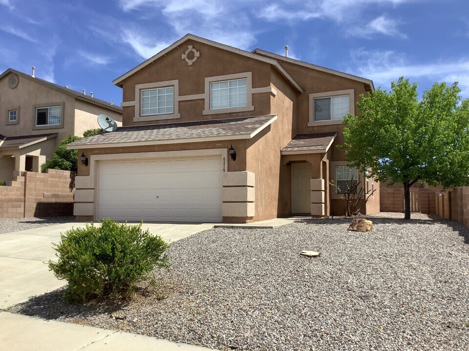6219 Vaughn Dr NE in Rio Rancho, NM - Building Photo