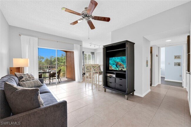 1885 Florida Club Dr in Naples, FL - Foto de edificio - Building Photo