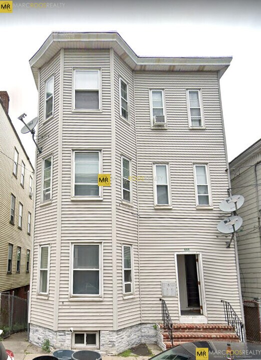 116 Falcon St in Boston, MA - Building Photo