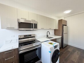 5647 N Ashland Ave, Unit 2 in Chicago, IL - Building Photo - Building Photo