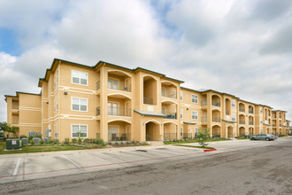 Northwood Luxury Apartments & Corporate Su... in New Braunfels, TX - Building Photo - Building Photo