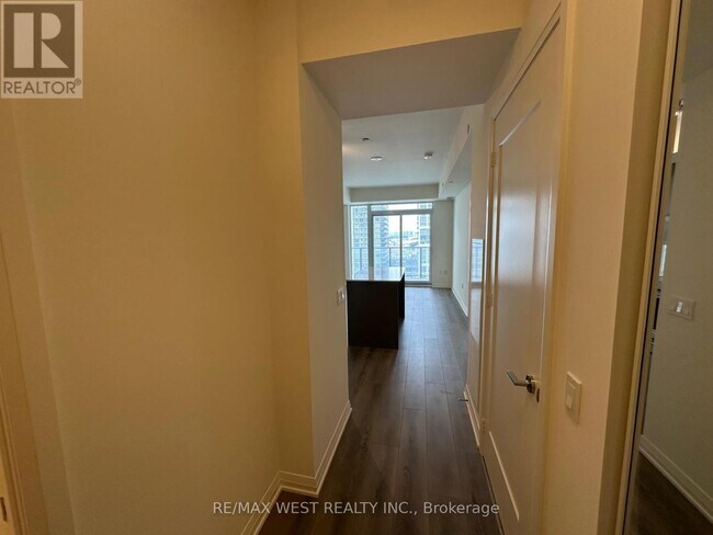 8960 Jane St in Vaughan, ON - Building Photo - Building Photo