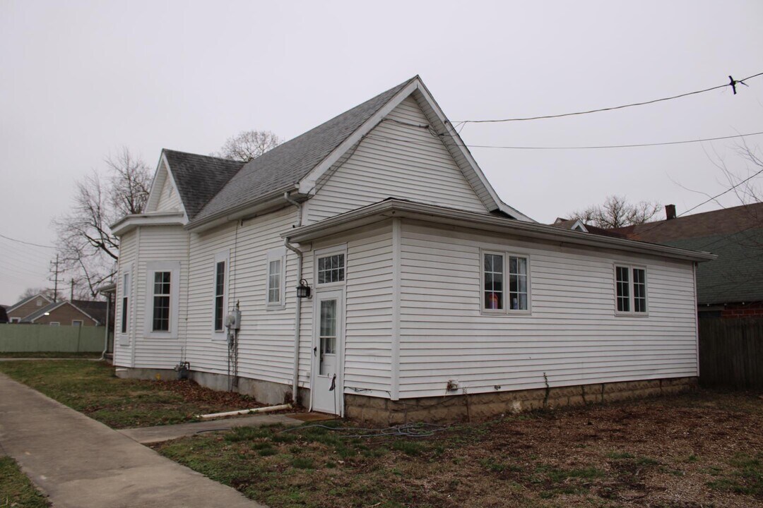1610 19th St in Columbus, IN - Building Photo