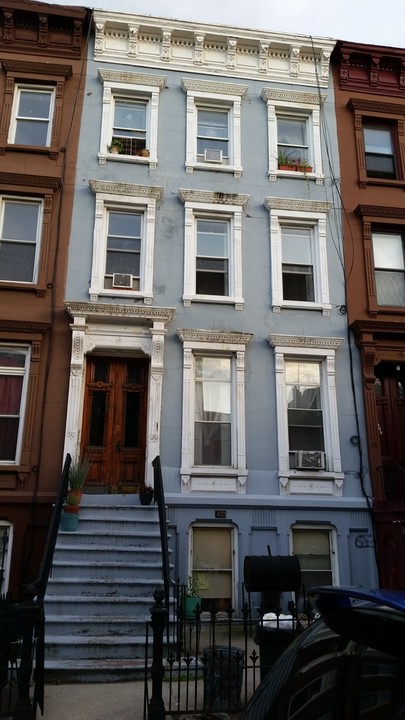 400 Putnam Ave in Brooklyn, NY - Building Photo