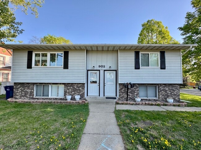 property at 902 W Lincoln Ave #2