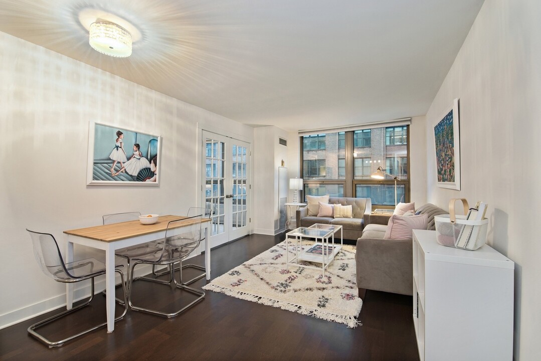 440 N Wabash Ave, Unit 507 in Chicago, IL - Building Photo
