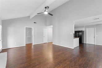 4319 Aspenglen Dr in Houston, TX - Building Photo - Building Photo