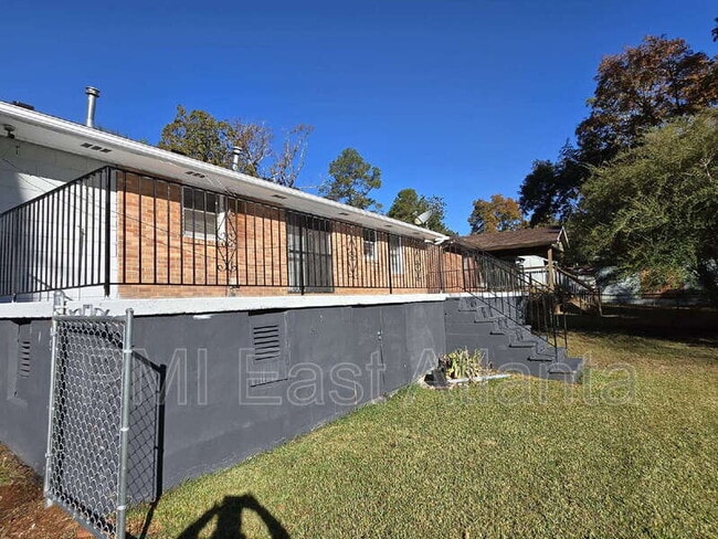 2332 Carey Dr SE in Atlanta, GA - Foto de edificio - Building Photo