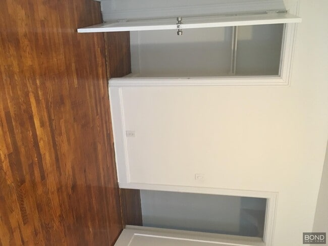 922 3rd Ave in New York, NY - Building Photo - Building Photo