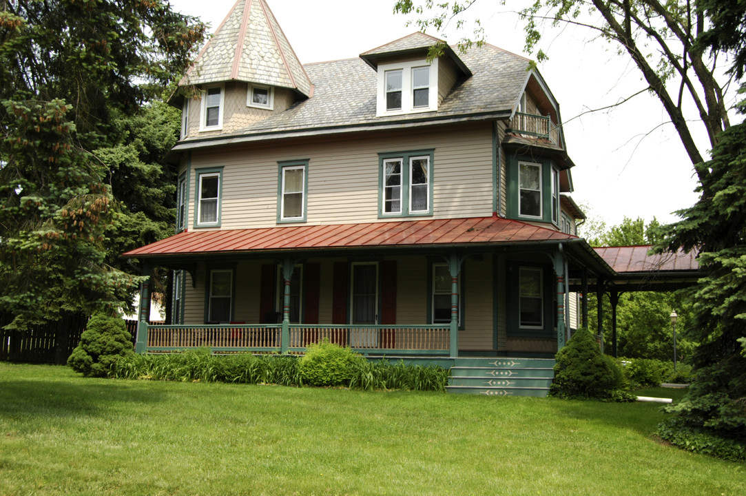 155 N Lincoln Ave in Newtown, PA - Building Photo