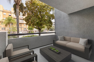 Avalon Burbank in Burbank, CA - Foto de edificio - Building Photo