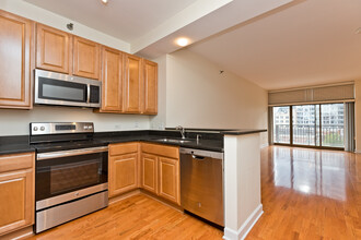1322 S Prairie Ave, Unit 609 in Chicago, IL - Building Photo - Building Photo