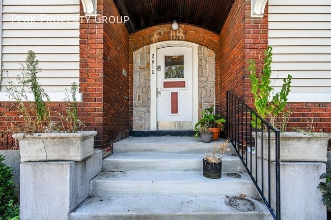 2610 Woodburn Ave in Cincinnati, OH - Building Photo - Building Photo