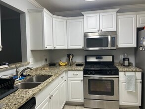 1056 Culmer Dr in Virginia Beach, VA - Building Photo - Building Photo
