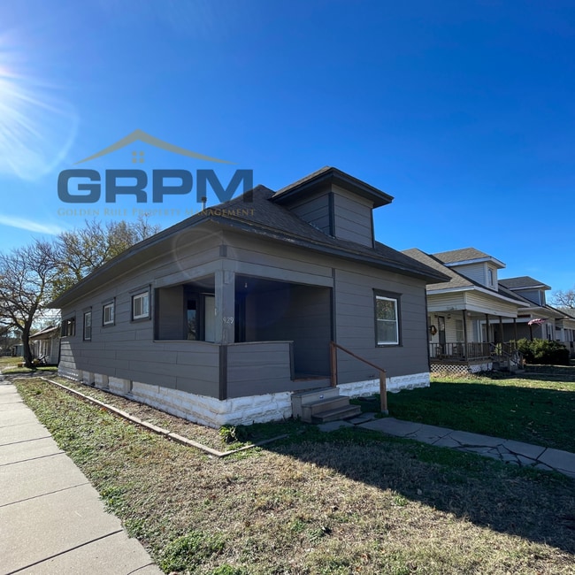 property at 929 E Sherman St