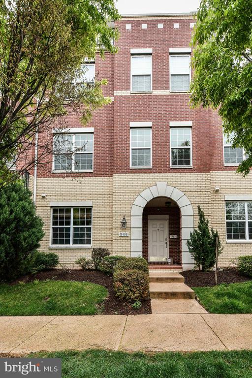property at 19408 Coppermine Sq