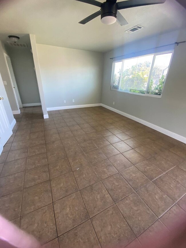 314 W Maple St in Exeter, CA - Building Photo - Building Photo