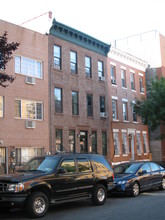 194 Eldert St in Brooklyn, NY - Foto de edificio - Building Photo