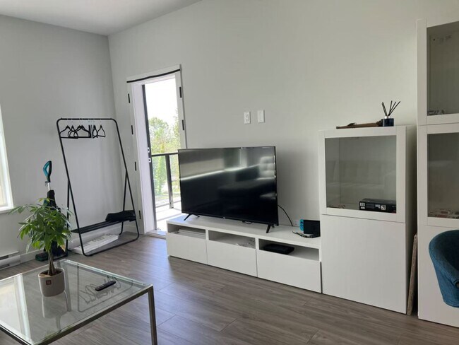 6438 Byrnepark Dr in Burnaby, BC - Building Photo - Building Photo