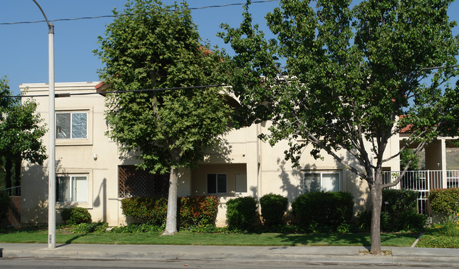 31657 Ridge Route Rd in Castaic, CA - Foto de edificio - Building Photo