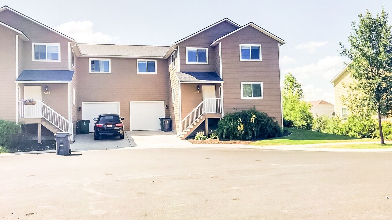 621 Britton Ln in Moscow, ID - Foto de edificio