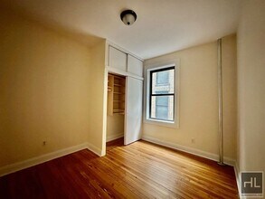 West 11th Street in New York, NY - Foto de edificio - Building Photo