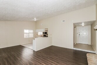 8419 Old Meadow Ln in Houston, TX - Building Photo - Building Photo