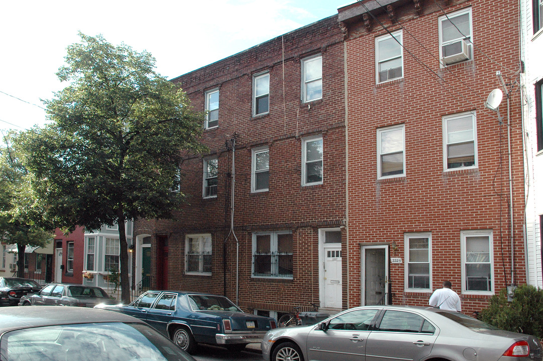 2227 Catharine St in Philadelphia, PA - Building Photo