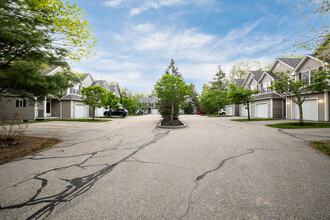 Sewall Farm Townhomes in Newmarket, NH - Building Photo - Building Photo