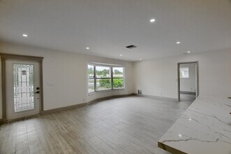 800 W Camino Real in Boca Raton, FL - Building Photo - Building Photo
