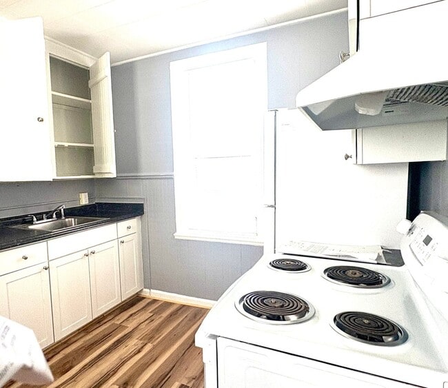 property at 201 W 5th St