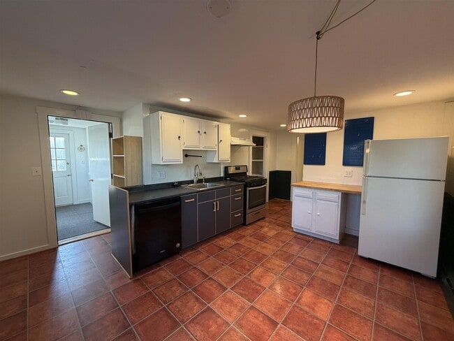 84 Pleasant St, Unit 3 in Cambridge, MA - Building Photo - Building Photo