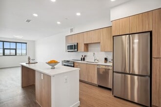 The Deveraux in Denver, CO - Building Photo - Building Photo