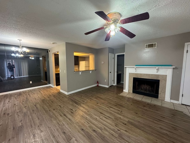 2004 Greenpoint Dr in New Orleans, LA - Building Photo - Building Photo