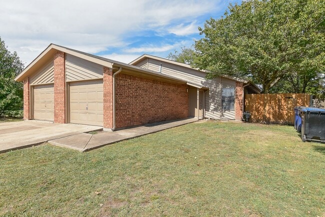 3914-3916 Peperport Dr in Greenville, TX - Building Photo - Building Photo