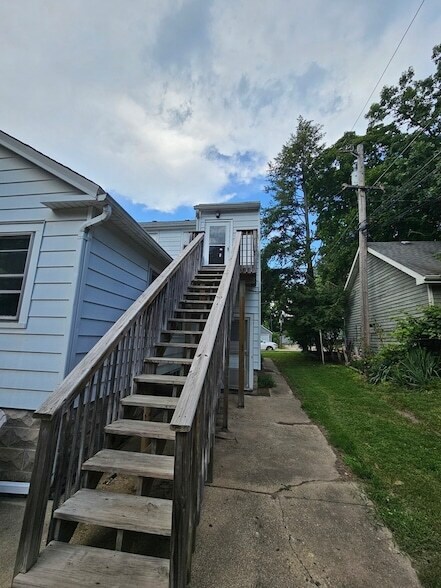 211 Edwards Ave, Unit 2 in West Dundee, IL - Building Photo - Building Photo