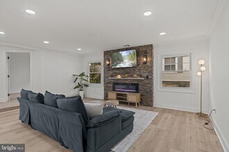 5 Burgess Ln in Willingboro, NJ - Building Photo - Building Photo