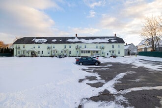 18-30 Gillis St in Nashua, NH - Foto de edificio - Building Photo