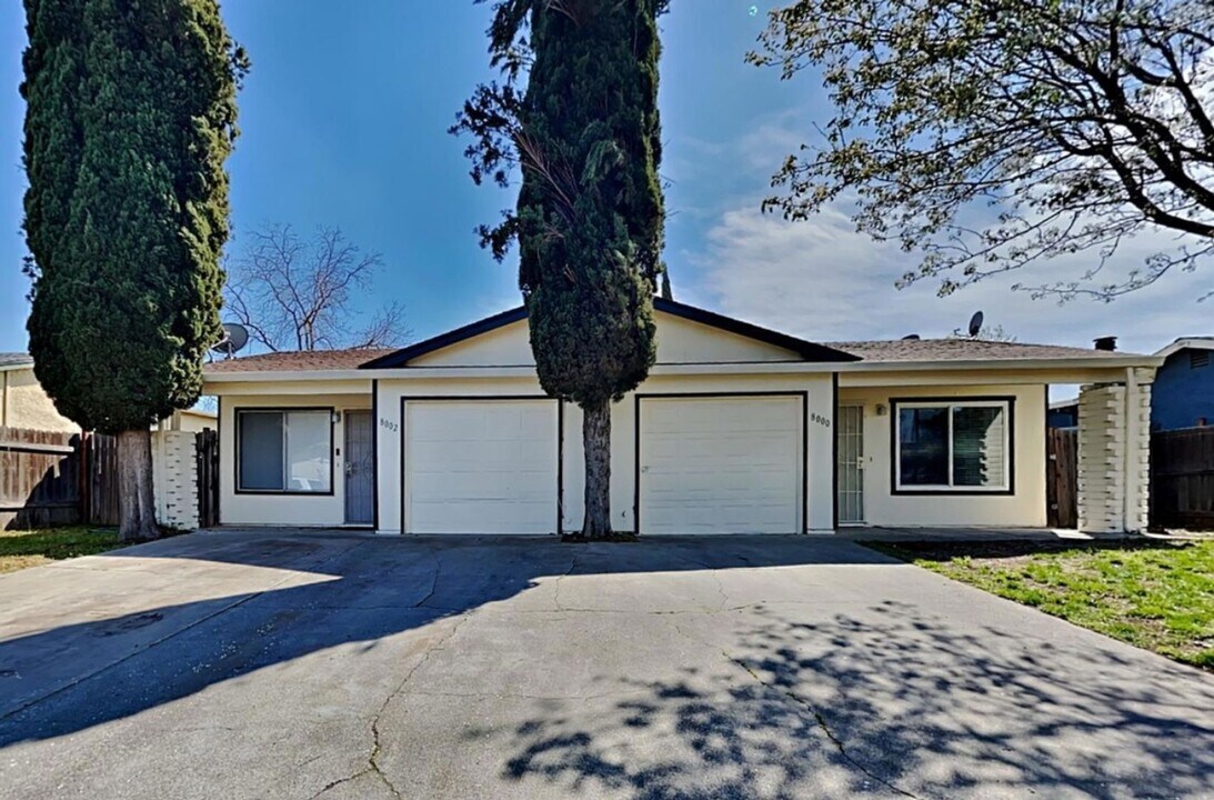 8000 68th Ave in Sacramento, CA - Building Photo
