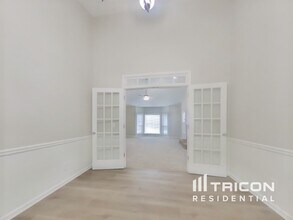 2030 Township Dr in Woodstock, GA - Foto de edificio - Building Photo