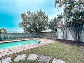 1621 Diplomat Dr in Miami, FL - Building Photo - Building Photo