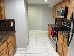 2700 Coral Springs Dr in Coral Springs, FL - Building Photo - Building Photo