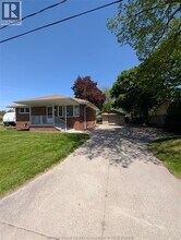 2990 Pillette Rd in Windsor, ON - Building Photo - Building Photo