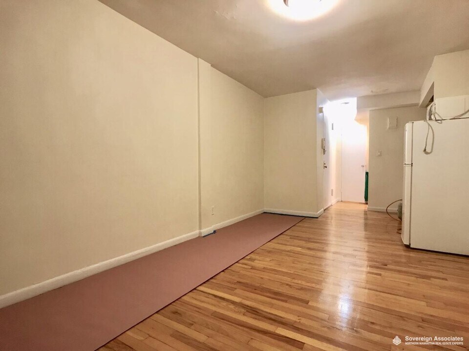 260 W 27th St in New York, NY - Building Photo