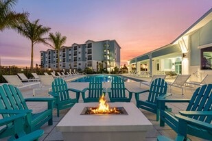 Sunny Cove in Ft. Myers, FL - Building Photo